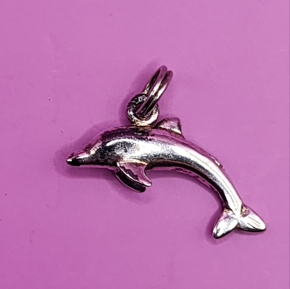 Vintage charm for charm bracelet. Dolphin. Sterling Silver. Previously adored. - Picture 3 of 5